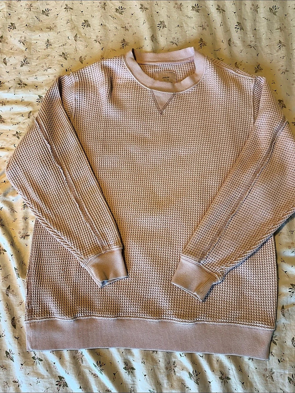 Aerie Waffle Knit Sweatshirt in light pink
women’s XS 
LIKE NEW LIGHTLY WORN